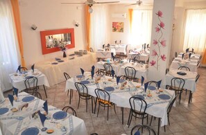 含每日吃到飽早餐