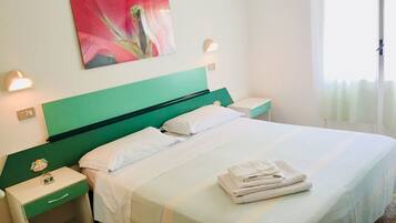 Quarto casal ou duplo | Cofres nos quartos, berços grátis, Wi-Fi de cortesia