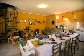 Free daily continental breakfast
