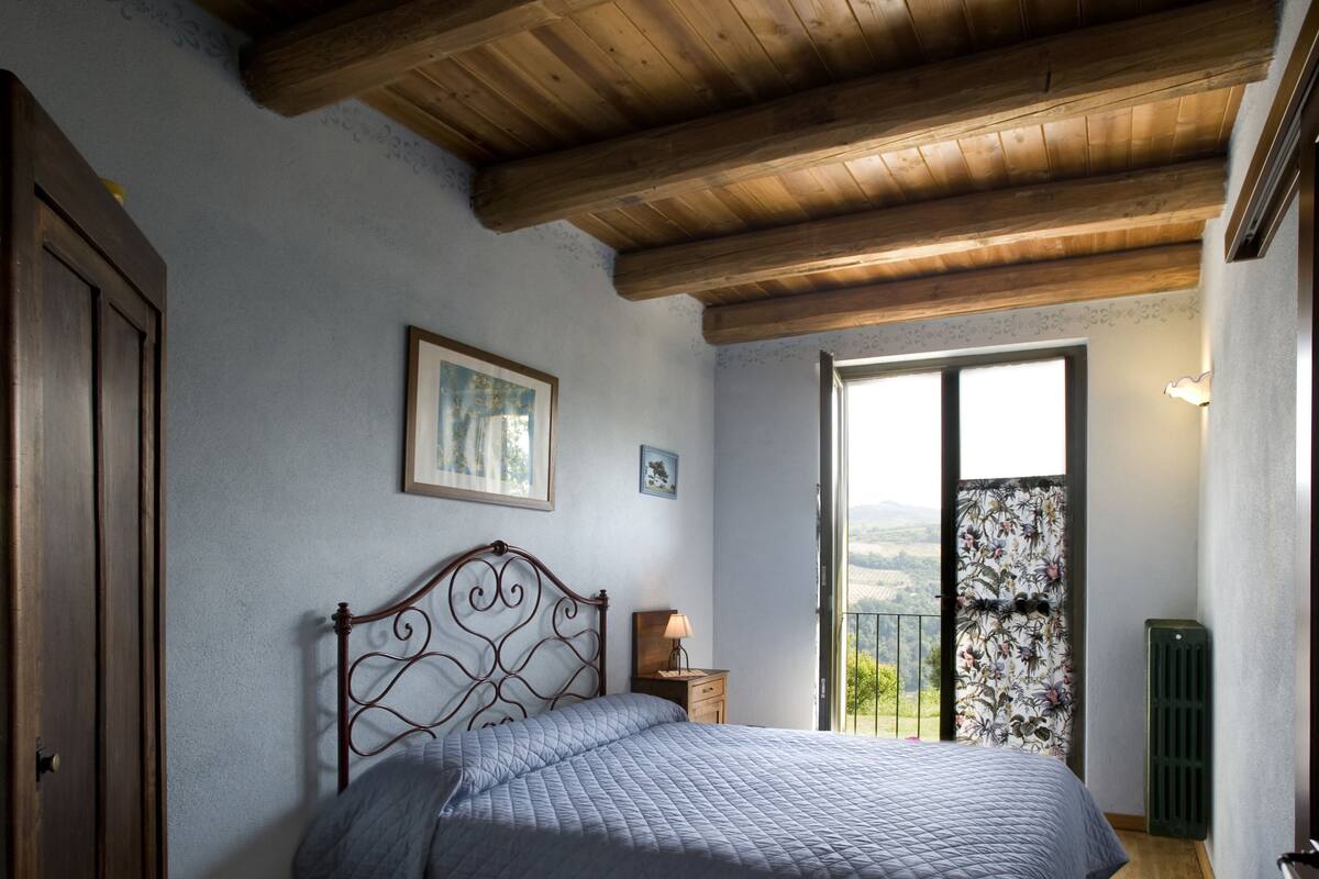 Double Room (Rose)