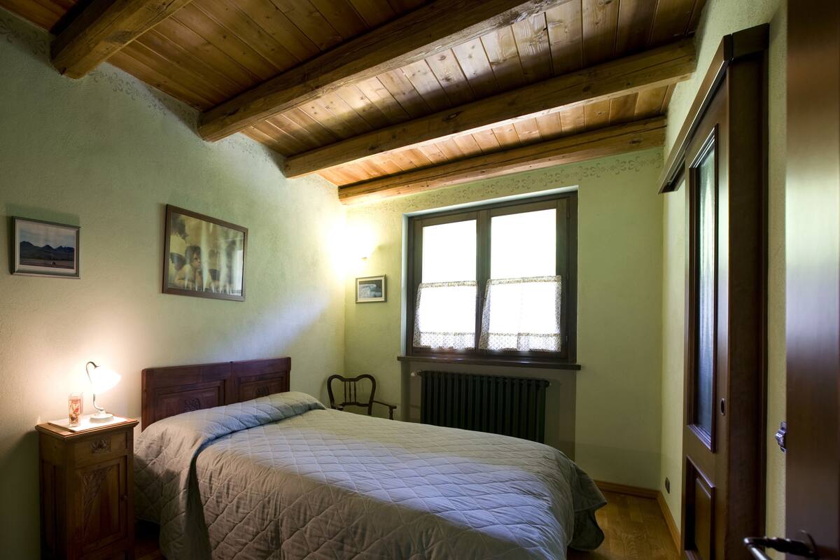 Double Room (Calle)