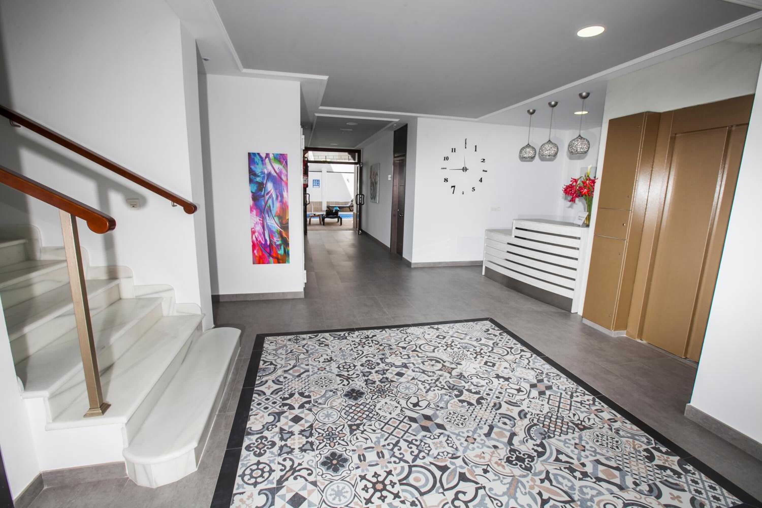 المنشأة من الداخل