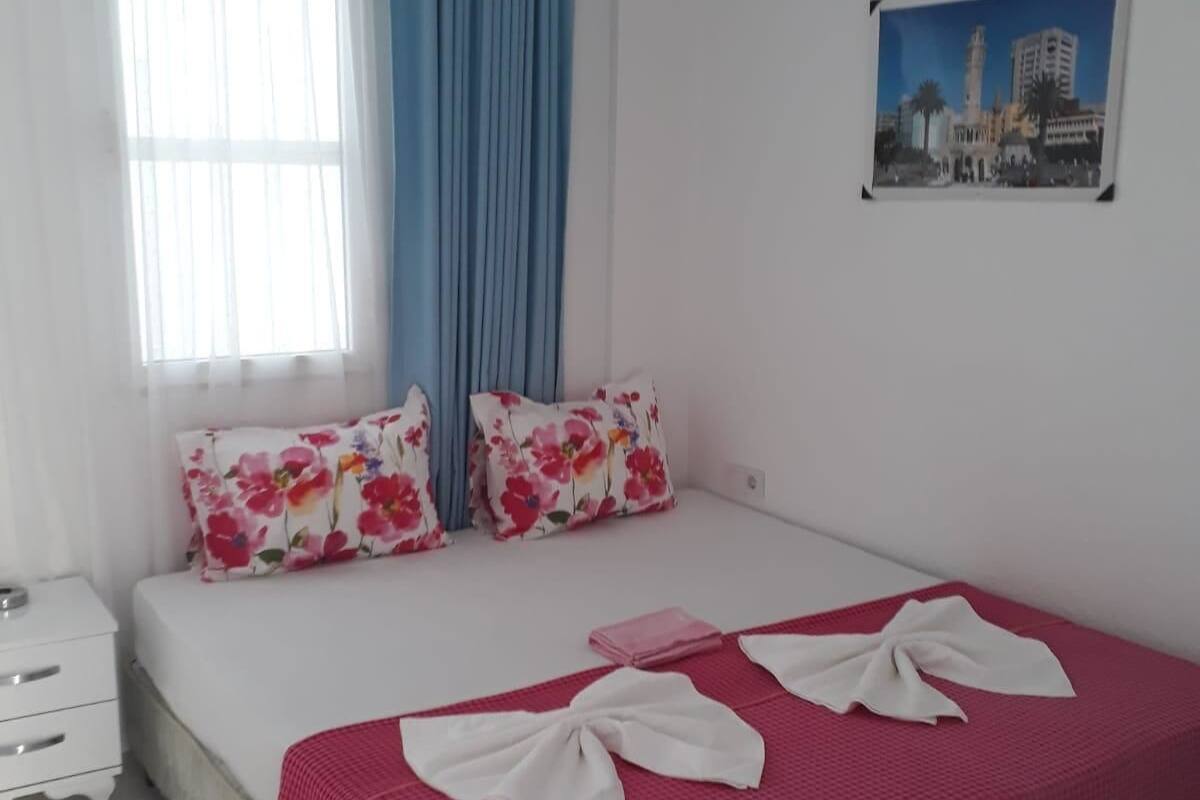 WiFi (free), bed sheets