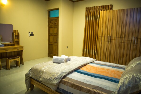 1 bedroom, iron/ironing board, rollaway beds, free WiFi