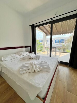 Roupas de cama premium, escrivaninha, Wi-Fi de cortesia, roupa de cama