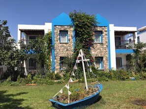 Front of property - Kemancı Suites & Restaurant & Beach (Bodrum)