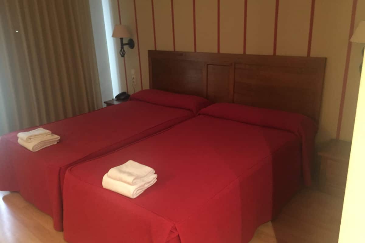 double or twin room, balcony | desk, iron/ironing board, free cots/infant beds, rollaway beds