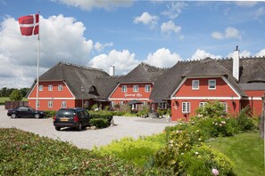 Front of property - evening/night - Tyrstrup Kro (Christiansfeld)