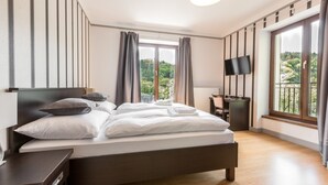 Deluxe Double Room, Terrace, River View | Hypo-allergenic bedding available, in-room safe, blackout drapes - Hotel Mandat (Hradištko)