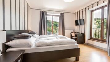 Deluxe Double Room, Terrace, River View | Hypo-allergenic bedding, in-room safe, blackout curtains