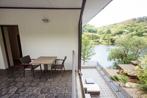 غرفة ديلوكس مزدوجة - بشرفة - بمنظر للنهر | شرفة/رواق