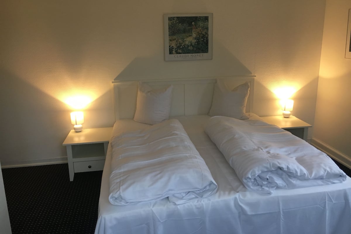 Superior tweepersoonskamer, en-suite badkamer | Een minibar, verduisterende gordijnen, een strijkplank/strijkijzer