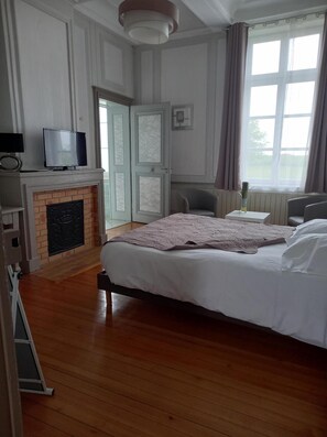 Blackout curtains, free WiFi, bed sheets - Château de Buchy (Buchy)