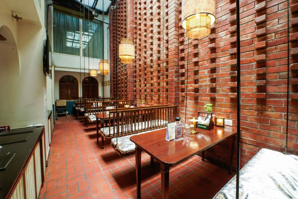 Woodapple Residency