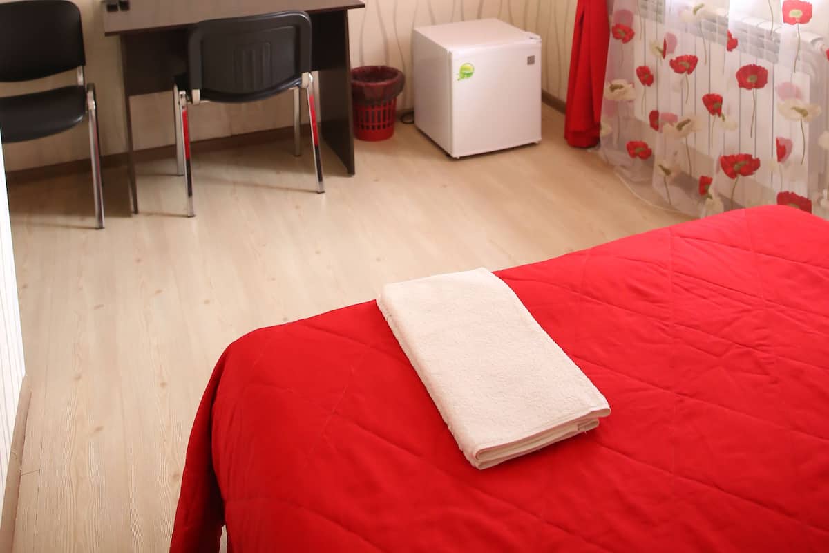 Standard-Doppelzimmer | Schreibtisch, schallisolierte Zimmer, Bügeleisen/Bügelbrett