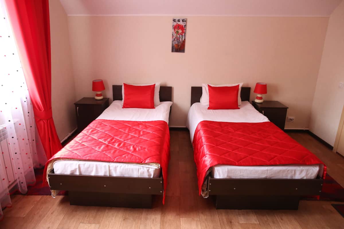 Standard-Zweibettzimmer | Schreibtisch, schallisolierte Zimmer, Bügeleisen/Bügelbrett