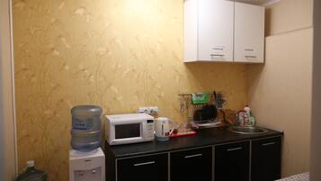 Jääkaappi, mikroaaltouuni