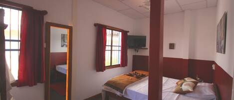 Standard Double Room with Shared Bathroom | Desk, blackout drapes, free WiFi