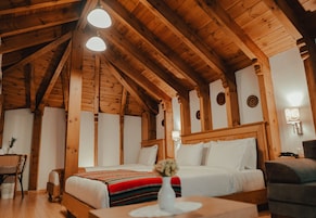 Chalet | 20 bedrooms, Egyptian cotton sheets, premium bedding, down comforters