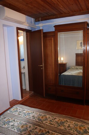 Desk, free cots/infant beds, rollaway beds, bed sheets - Poggio Del Castagno (Pitigliano)