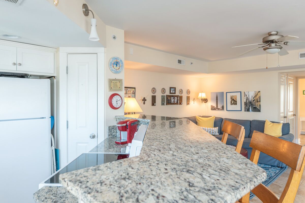Sun-drenched Condo on South End with Wifi and elevator access
