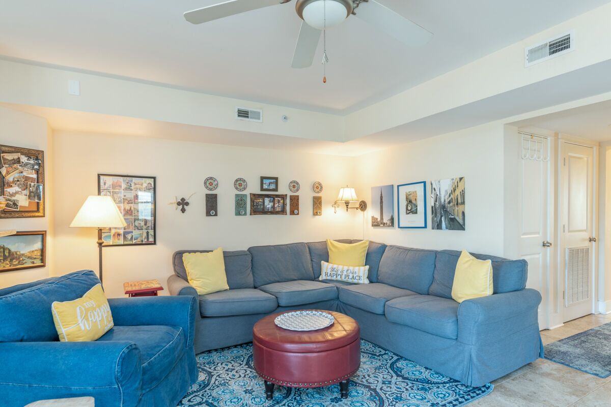 Sun-drenched Condo on South End with Wifi and elevator access