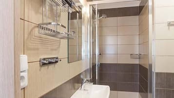 Standard Suite, 1 Bedroom | Bathroom | Free toiletries, hair dryer, towels