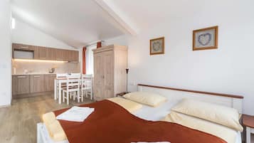 Standard Suite, 1 Bedroom | Desk, cribs/infant beds, free WiFi, bed sheets