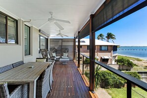House, 5 Bedrooms | Balcony