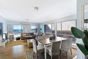House, 5 Bedrooms | Living area - Waterfront at Sunset Boulevard Soldiers Point (Soldiers Point)