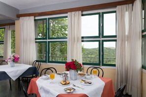 Kontinental frukost varje dag (EUR 7 per person)