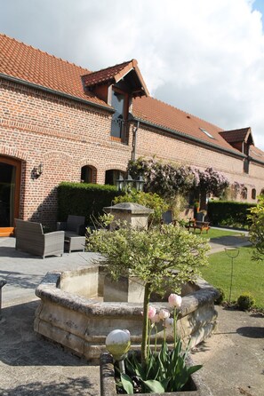 Exterior detail - Ferme de Montecouvez (Crèvecoeur-sur-l'Escaut)