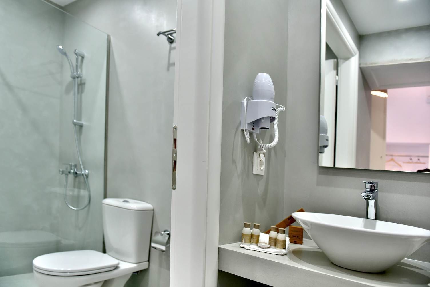 standard double room, mountain view | bathroom | shower, free toiletries, hair dryer, towels