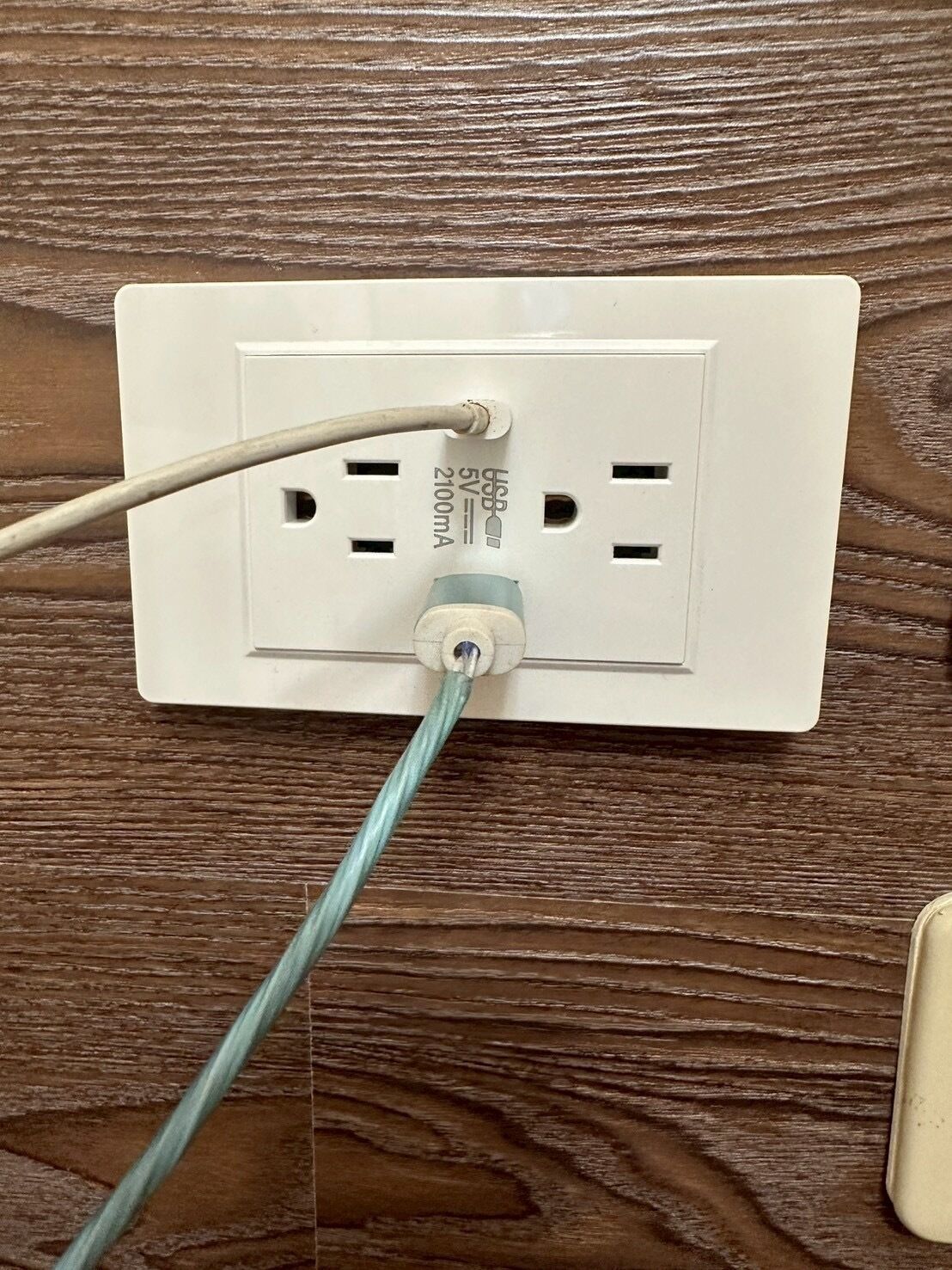 1 bedroom, premium bedding, desk, rollaway beds