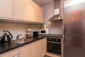 Appartamento, 2 camere da letto | Cucina privata | Frigorifero, microonde, forno, piano cottura
