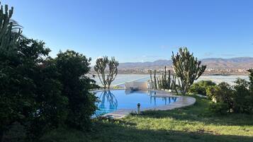 3 outdoor pools