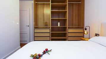 3 slaapkamers, een strijkplank/strijkijzer, gratis wifi, beddengoed