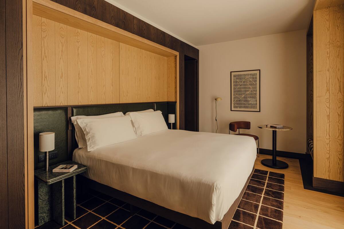 Aethos Suite with Balcony | 1 dormitorio, ropa de cama hipoalergénica, minibar y caja fuerte