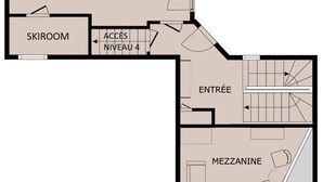 Plano de planta que muestra un garaje, cuarto para esquíes, entrada, entrepiso y un balcón con vistas.