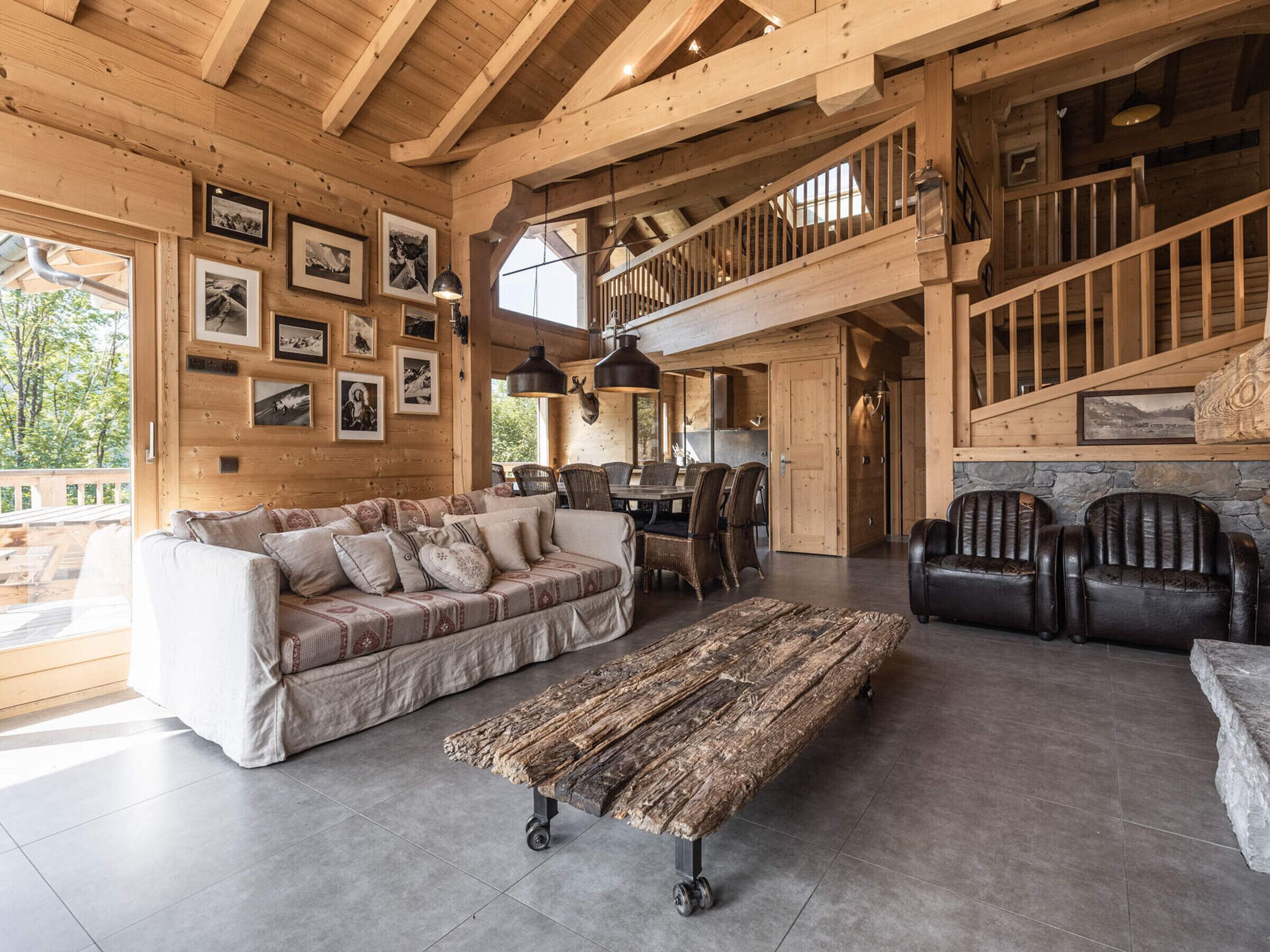 Fladskærms-tv, pejs