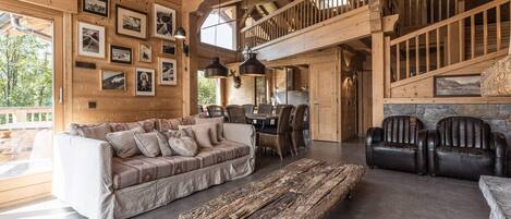 Fladskærms-tv, pejs