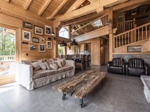 Flat-screen TV, fireplace