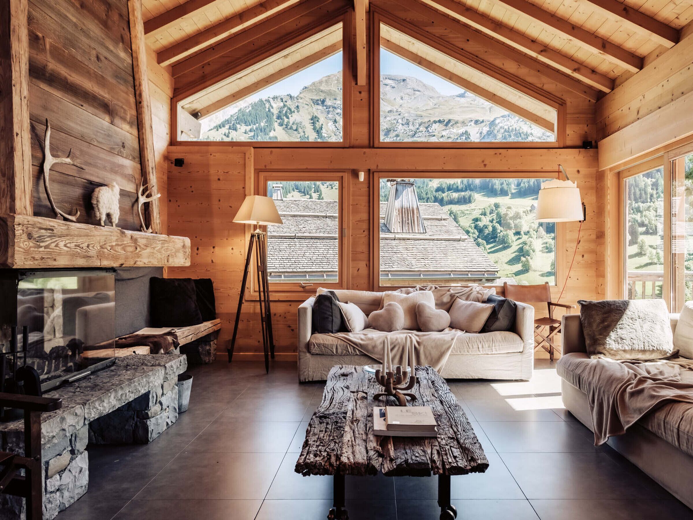 Flat-screen TV, fireplace