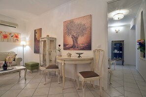 Apartment | Living area