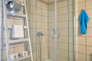 Apartment | Bathroom shower