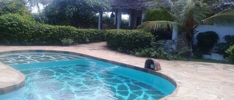 Utomhuspool