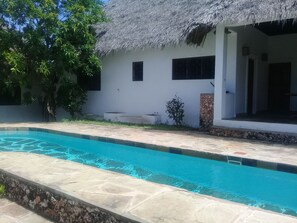 Outdoor pool - Lion Villa (Malindi)