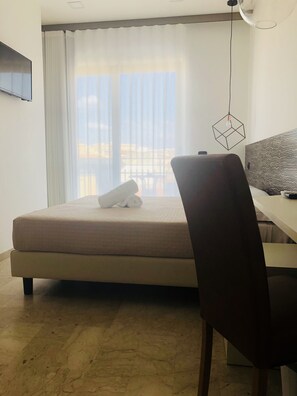 Kamar Double atau Twin Deluks | Brankas, meja kerja, kedap suara, dan Wi-Fi gratis