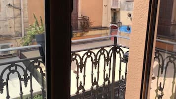 1 habitación, caja de seguridad en la habitación y escritorio