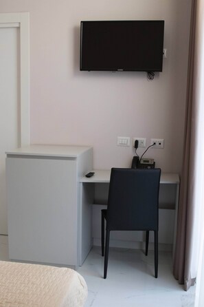 In-room safe, desk, soundproofing, free WiFi - Milazzo INN AiMori (Milazzo)
